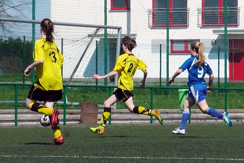 Im Laufduell: Christin Siegmund nimmt ihrer Gegenspielerin im Sprint mehrere Meter ab Im Laufduell: Christin Siegmund nimmt ihrer Gegenspielerin im Sprint mehrere Meter ab