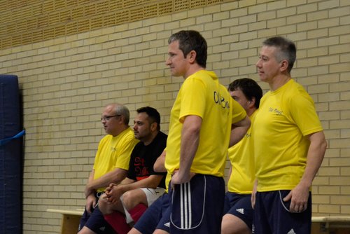 Zuversichtlicher Blick: die Auswechselbank der Bielsteiner Old Boys Zuversichtlicher Blick: die Auswechselbank der Bielsteiner Old Boys