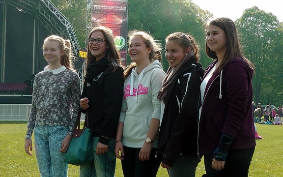 Strahlende Gesichter: Carolin, Linda, Christin, Annalena und Dilara hatten beim Pokalfinale viel Spaß