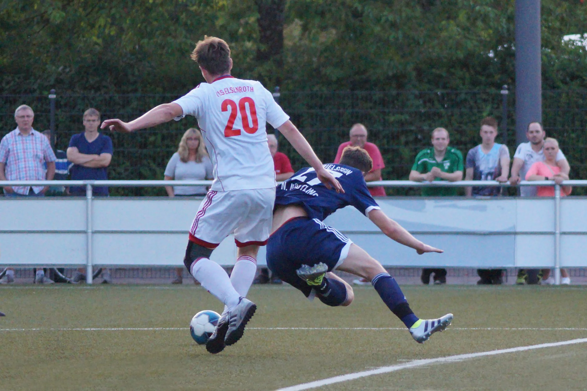 Zu derartigen Zweikämpfen wird es heute nicht kommen, das Spiel unserer Ersten Herren gegen Elsenroth wurde abgesagt