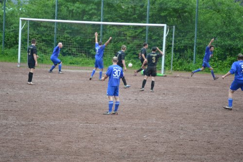 ... zum 3:2 ins Tor ... zum 3:2 ins Tor