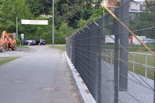 ... musste zwischenzeitlich von Dachlatten gestützt werden