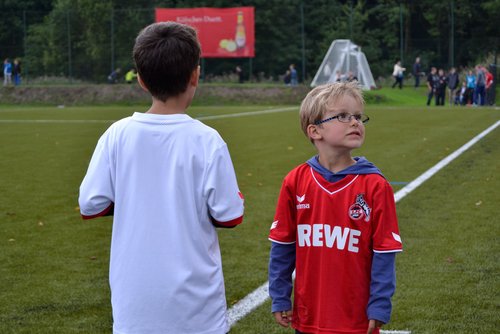 Die zwei Freunde zitterten während des gesamten Spiels mit ihrem FC mit Die zwei Freunde zitterten während des gesamten Spiels mit ihrem FC mit