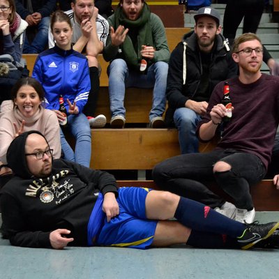 Beim internen Hallenturnier ist neben dem Spielfeld Zeit zum gemütlichen Beisammensein