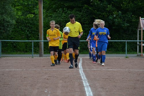 ... auf das Spielfeld aufzulaufen ... auf das Spielfeld aufzulaufen