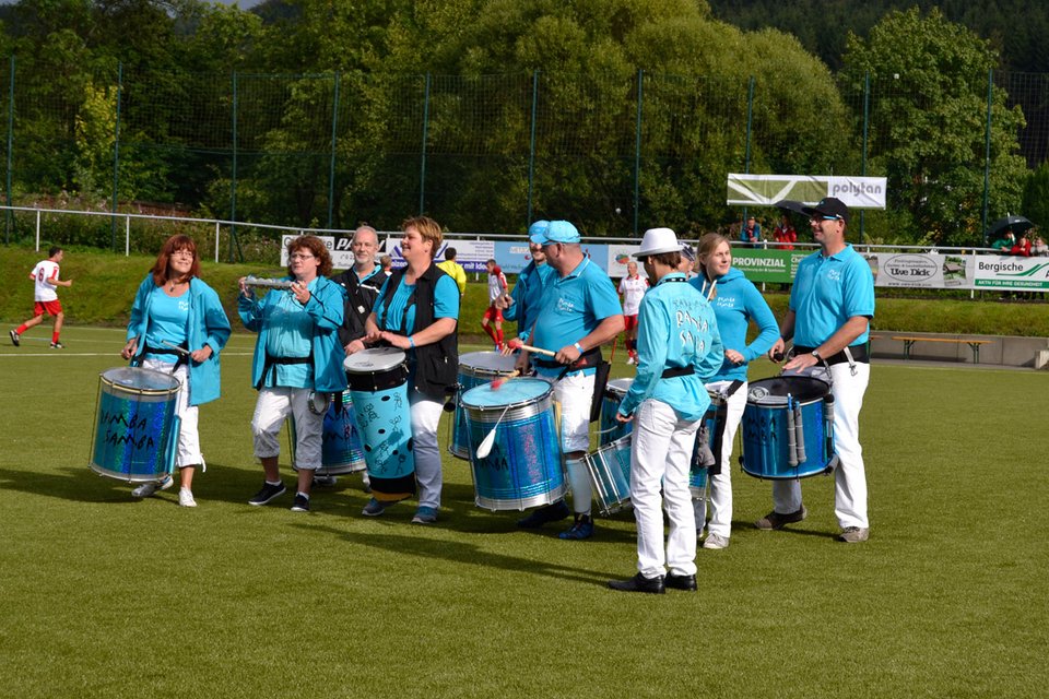 ... setzt sich für den guten Zweck ein und machte zu Beginn richtig Stimmung ... setzt sich für den guten Zweck ein und machte zu Beginn richtig Stimmung