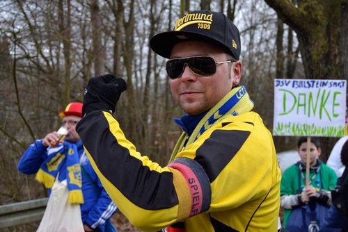 Spielführer, Co-Trainer, Badboy: Ronnie Schmidt beherrscht alle Rollen nahezu perfekt Spielführer, Co-Trainer, Badboy: Ronnie Schmidt beherrscht alle Rollen nahezu perfekt