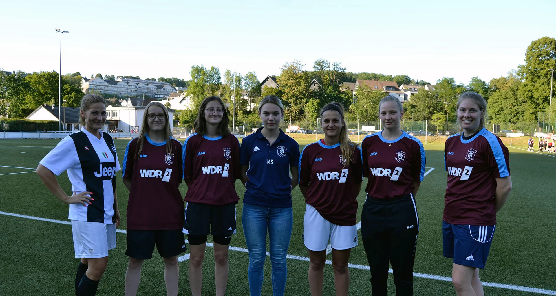 Die fünf Neuzugänge Lena Prückl, Maja Zakrzewski, Mia Schumacher, Marika Walkowska und Lara Carina Dragon, die reaktivierte Janin Röttger sowie Katrina Schneider, eine von zwei Frauenbeauftragten des Vereins