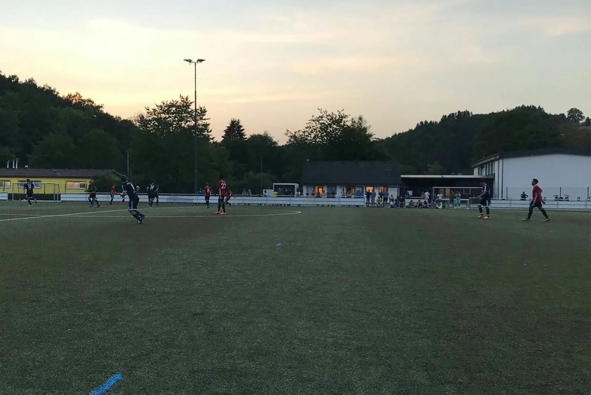 Unsere Erste Herren hielt gegen den Bezirksligisten lange Zeit gut dagegen