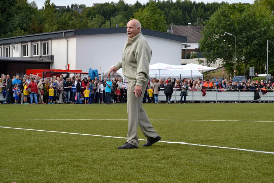 Zufriedener Blick: Jupp ist spürbar gerührt Zufriedener Blick: Jupp ist spürbar gerührt