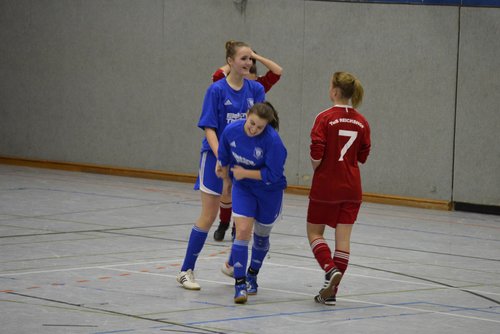 Jacqueline Holtz beglückwünscht Annalena Müllenmeister zu ihrem Tor Jacqueline Holtz beglückwünscht Annalena Müllenmeister zu ihrem Tor