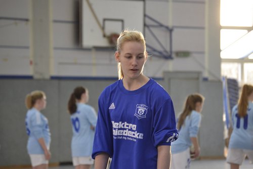Mara Hahn beim Aufwärmen vor dem ersten Spiel Mara Hahn beim Aufwärmen vor dem ersten Spiel
