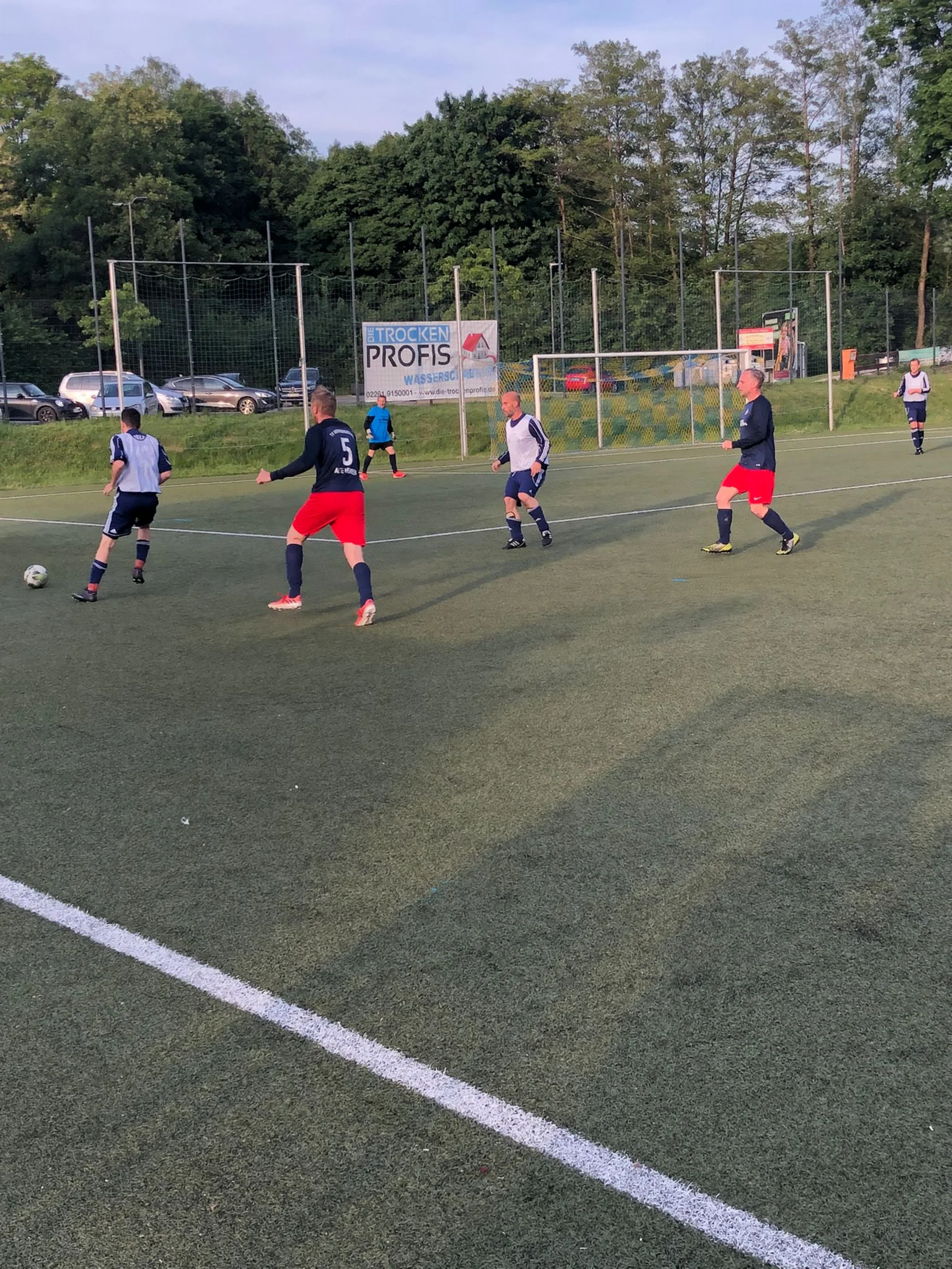 Unsere Alten Herren unterlagen dem TV Hoffnungsthal in einem torreichen Spiel mit 4:5