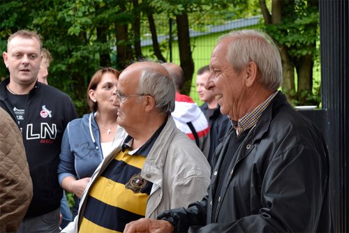 Burkhardt Klein war für den Empfang der VIP-Gäste im Vereinshaus verantwortlich und kümmert sich hier um das Wohlergehen von Hans-Gerd Dreibholz